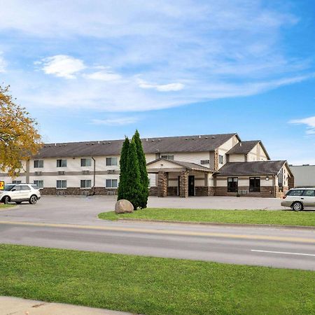 Super 8 By Wyndham Waverly Bagian luar foto