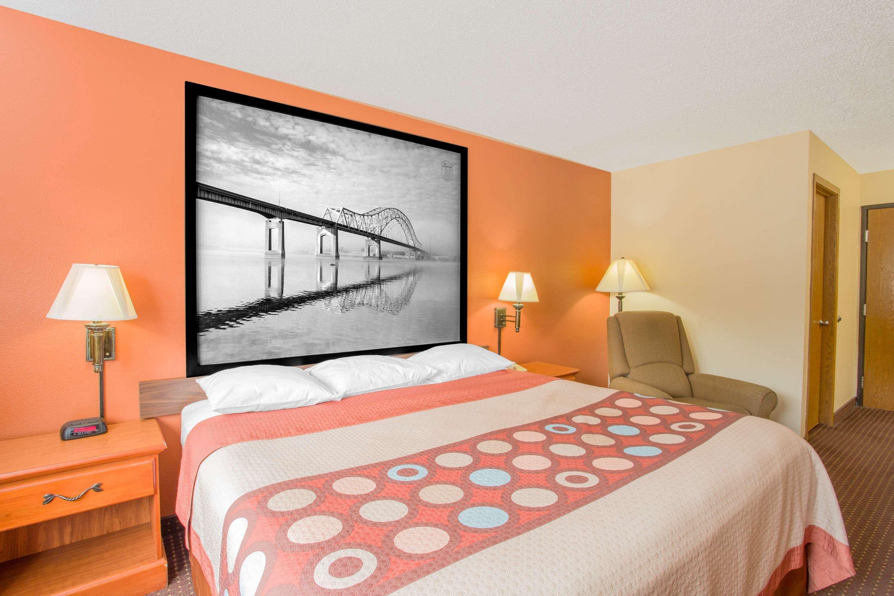 Super 8 By Wyndham Waverly Bagian luar foto