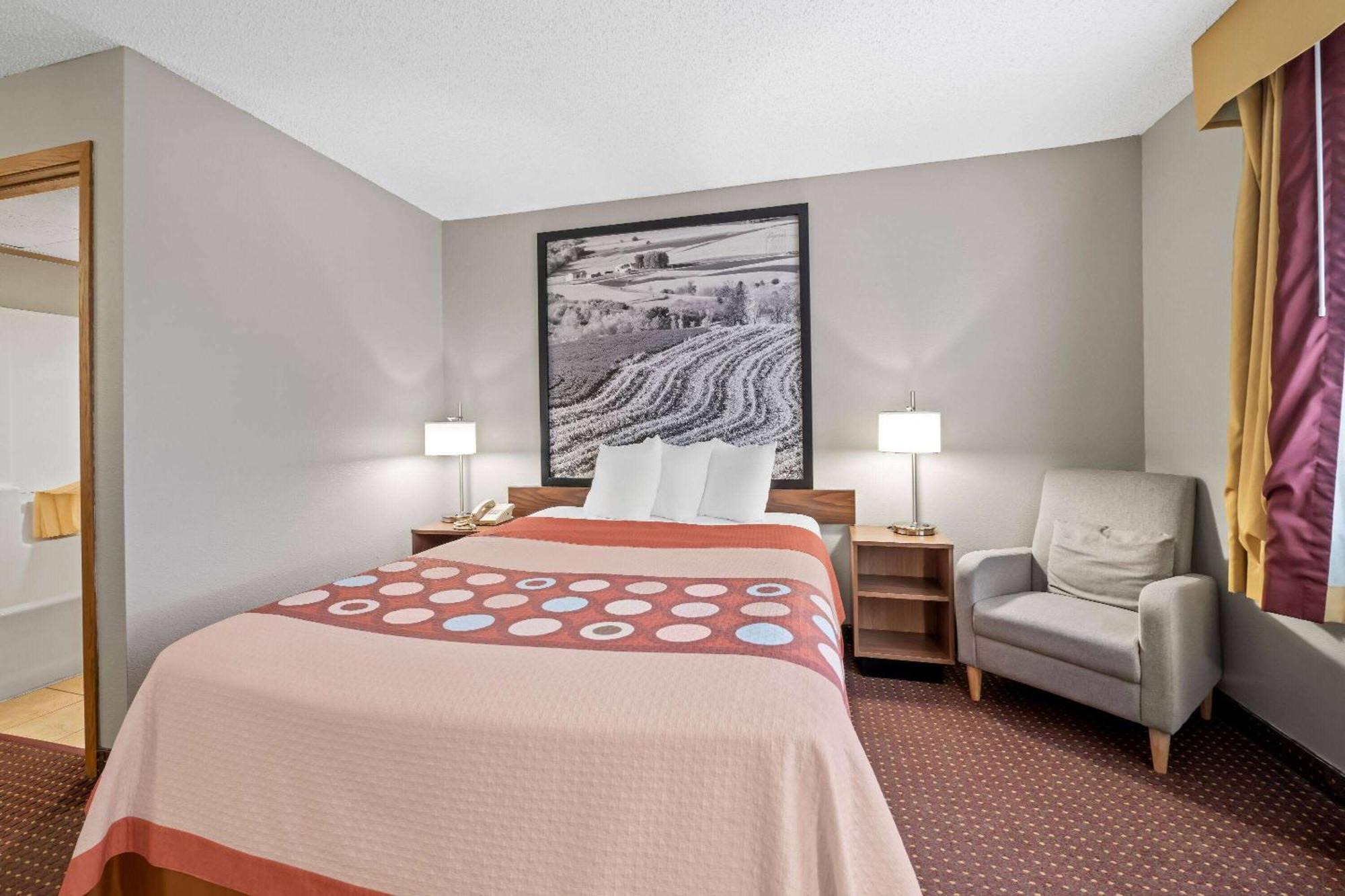 Super 8 By Wyndham Waverly Bagian luar foto