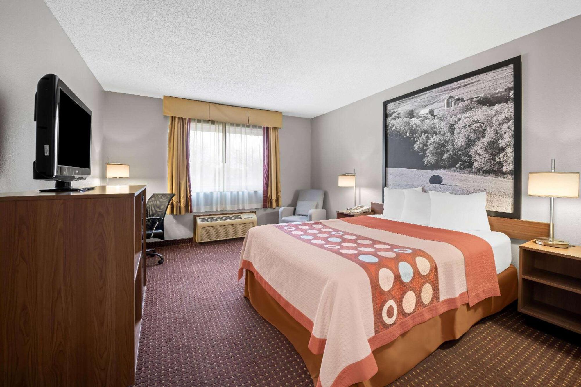Super 8 By Wyndham Waverly Bagian luar foto