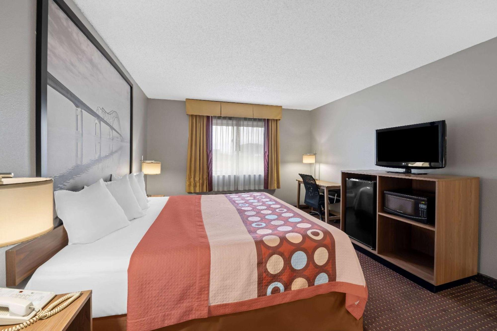 Super 8 By Wyndham Waverly Bagian luar foto