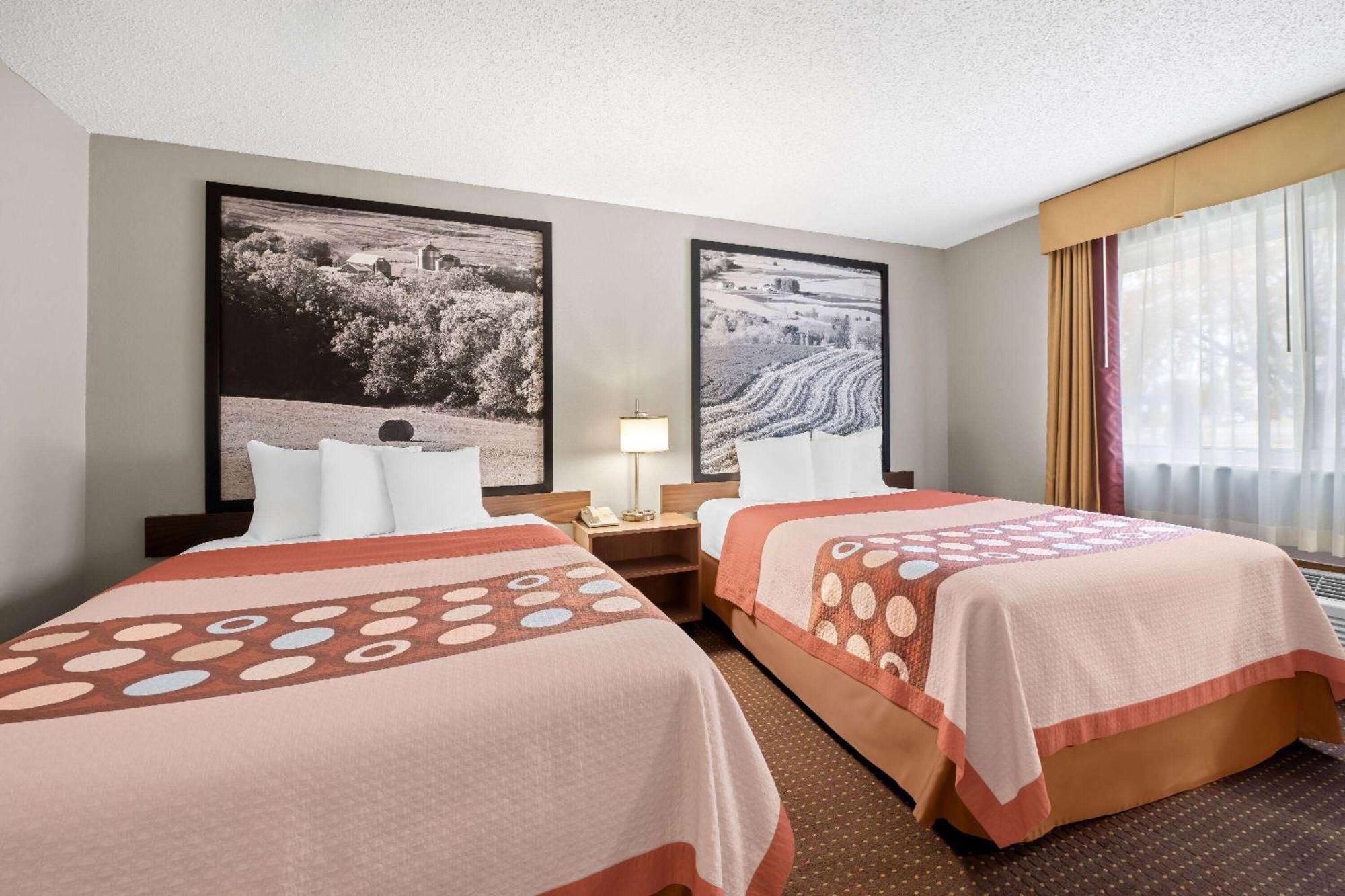 Super 8 By Wyndham Waverly Bagian luar foto